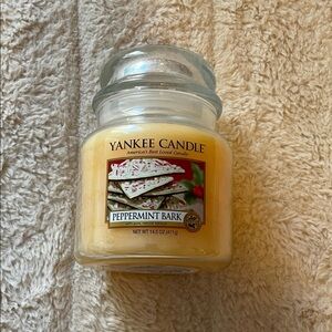 Yankee Candle Peppermint Bark Jar Candle - Cream